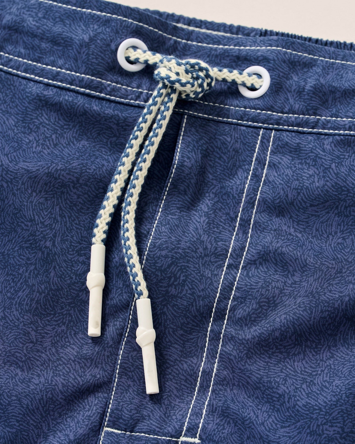 The Half Elastic 7" Surf Shorts